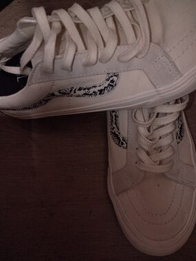 Vans Sk8-Low Reissue SF "Snakeskin Marshmallow White, woman's sz 8.5